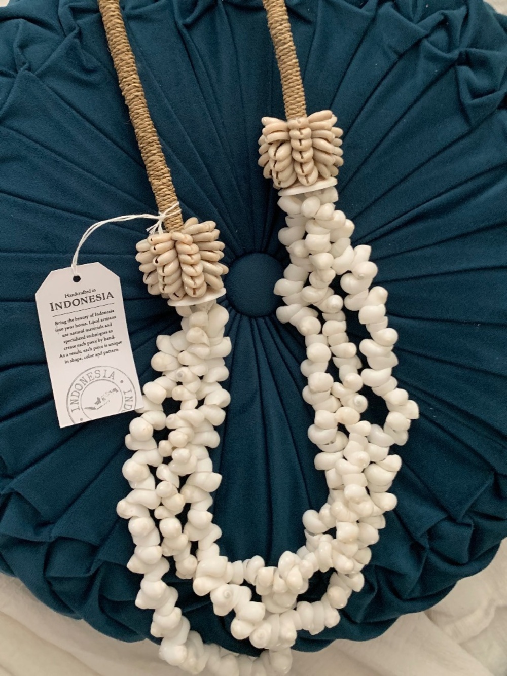 NWT Indonesia Shell Necklace